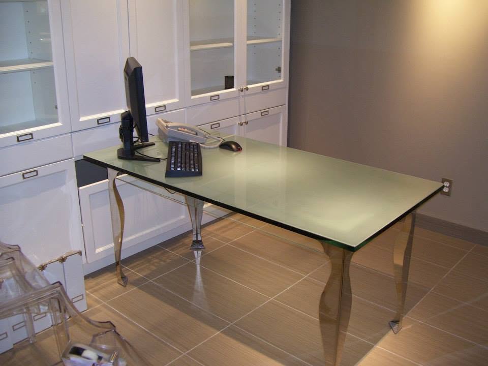 Bureau avec plateau de verre sur mesure
