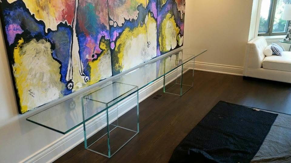 Console entièrement fabriquée en verre