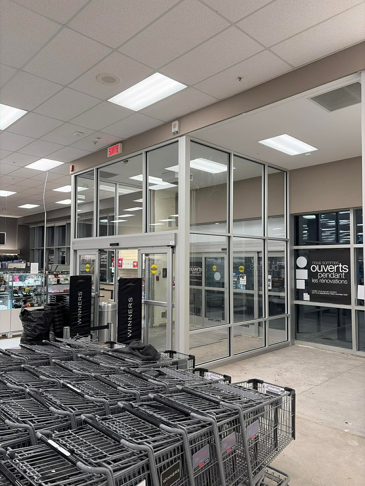 Vestibule vitré avec portes automatiques